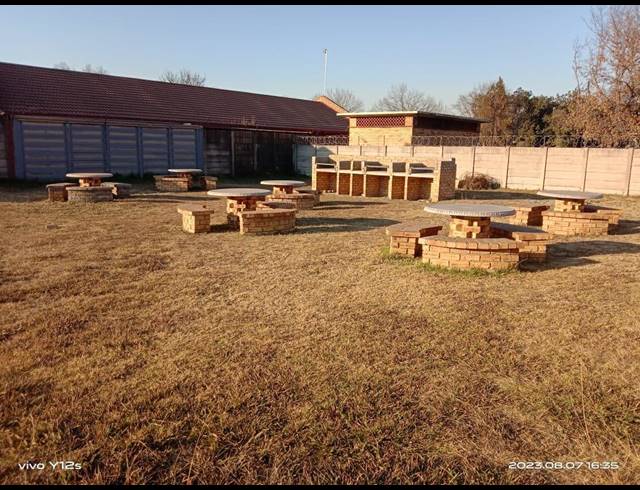 2 BEDROOM APARTMENT FOR SALE IN VANDERBIJLPARK CW 3